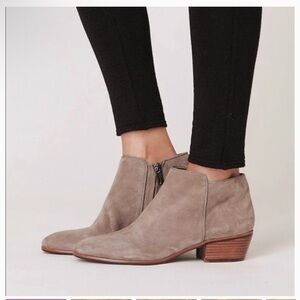 Sam Edelman Petty Ankle Booties in Suede Putty - Size 6